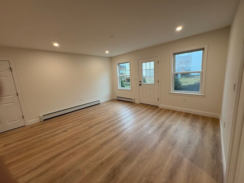 Building Photo - 154 Granite St