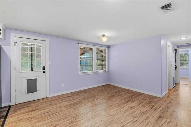 Building Photo - 1003 Bugg Ln