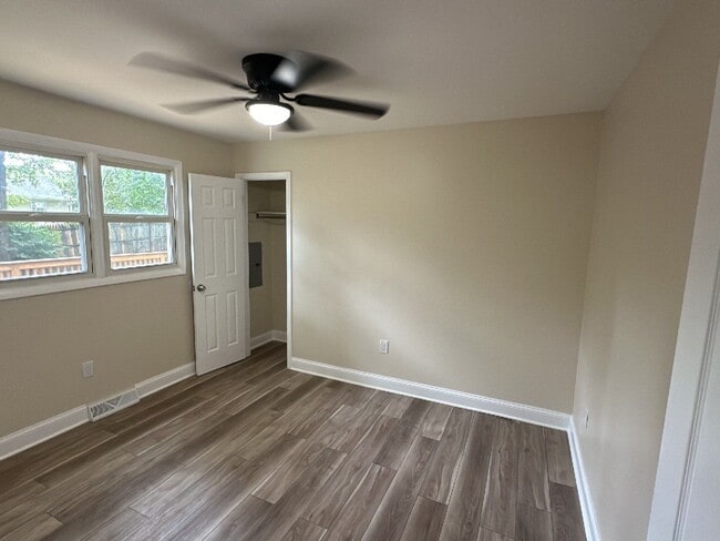 Building Photo - 408 Apple Dr