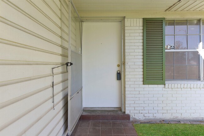 Building Photo - 7138 Mobud Dr