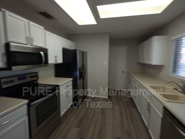 Building Photo - 1406 Bullhill Cove