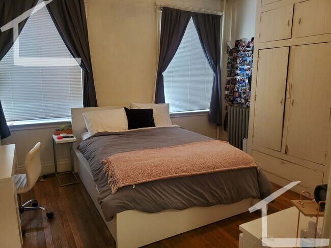 Building Photo - 5 Bed • 1.5 Bath • Oversized Apartment Fenway/BU South, 9/1/26, Laundry, Heat/HW Inc.