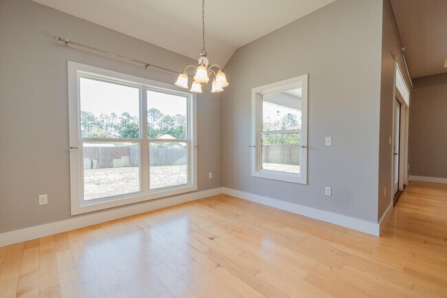 Building Photo - 133 Alicia Dr