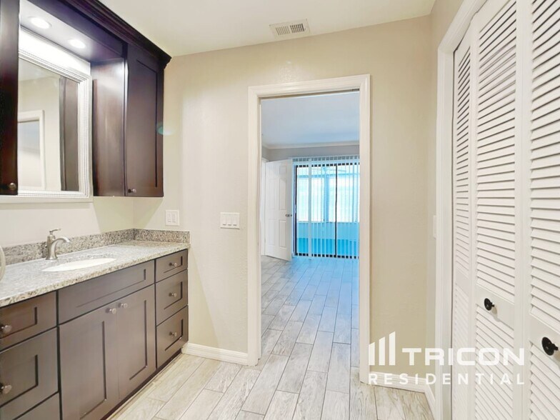 Building Photo - 4005 Cypress Landing S