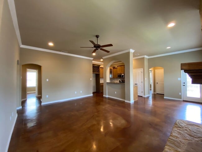 Building Photo - 4 bedroom single family home