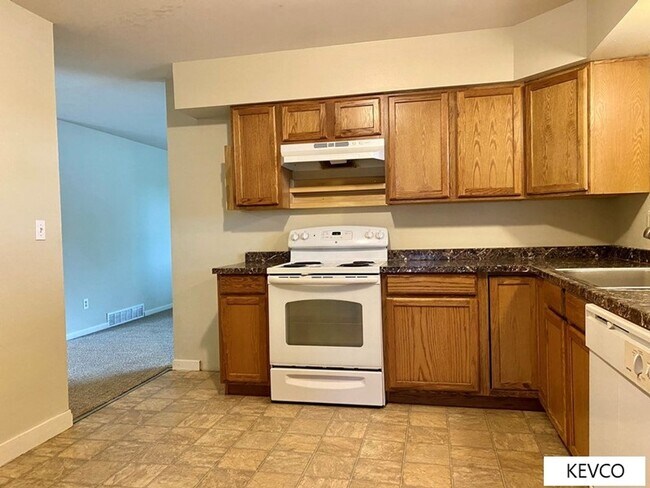 Building Photo - Three Bedroom House Near CSU Vet School