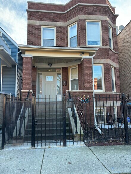 Building Photo - 4913 W Erie St