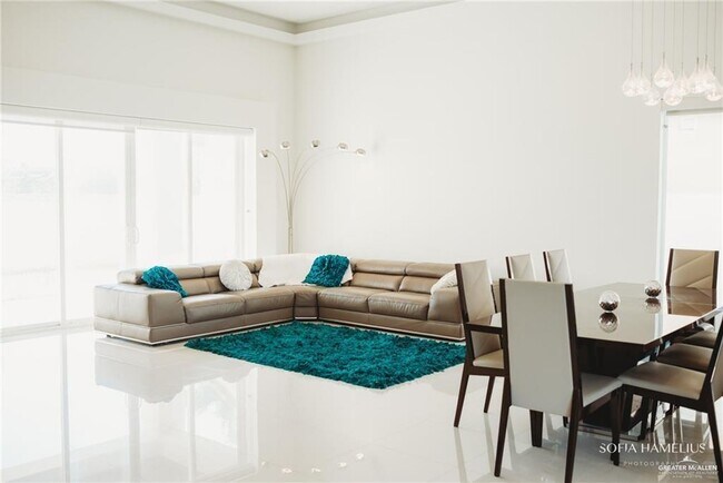 Building Photo - 2012 S 48th St