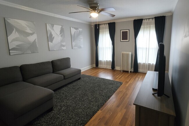 Building Photo - 195 Plymouth St