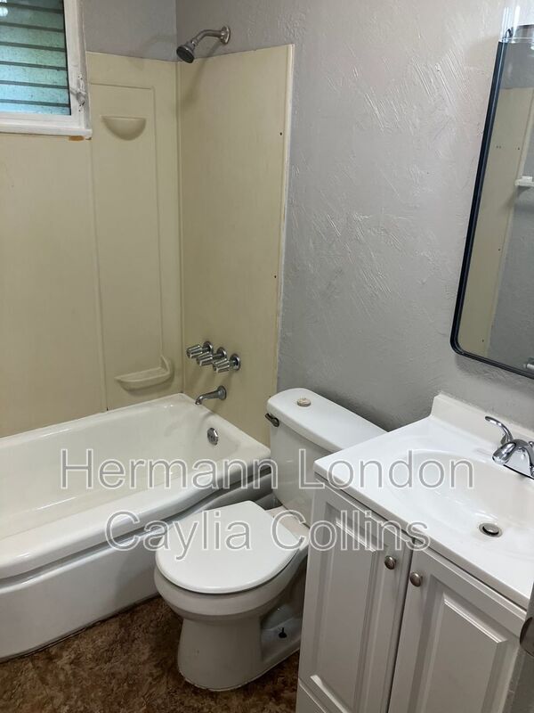 Building Photo - 10531 Spring Garden Dr