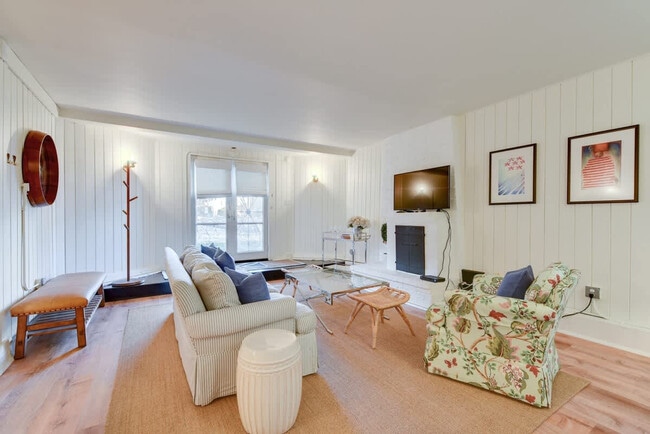 Building Photo - 2424 Gough St