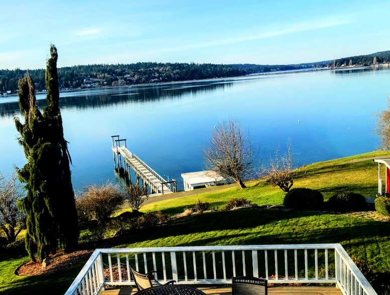 Private waterfront house with dock. Rented furnished - 7107 120th St NW