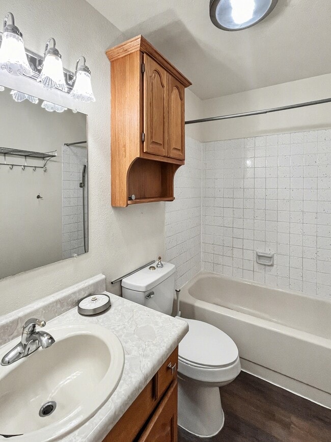 Building Photo - 355 Donna Dr