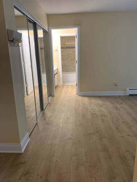 Building Photo - 1813 Hemlock Pl