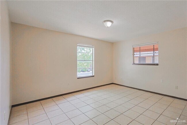 Building Photo - 1521 W Nolana Ave