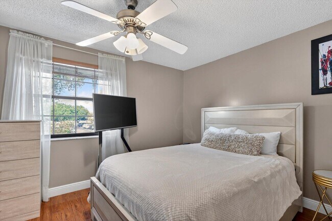 Building Photo - 301 SW 158th Terrace