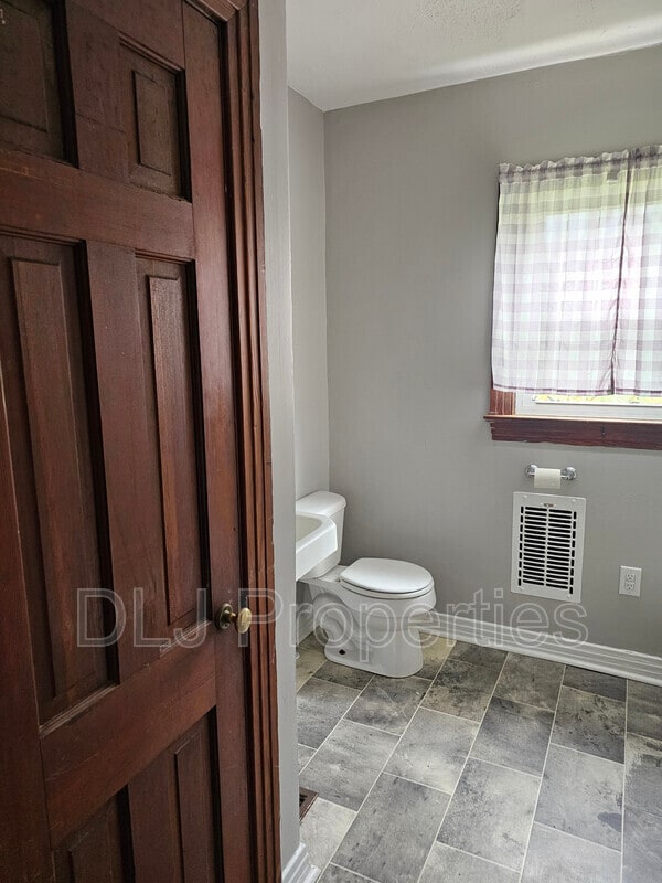 Building Photo - 816 Andrew Johnson Hwy