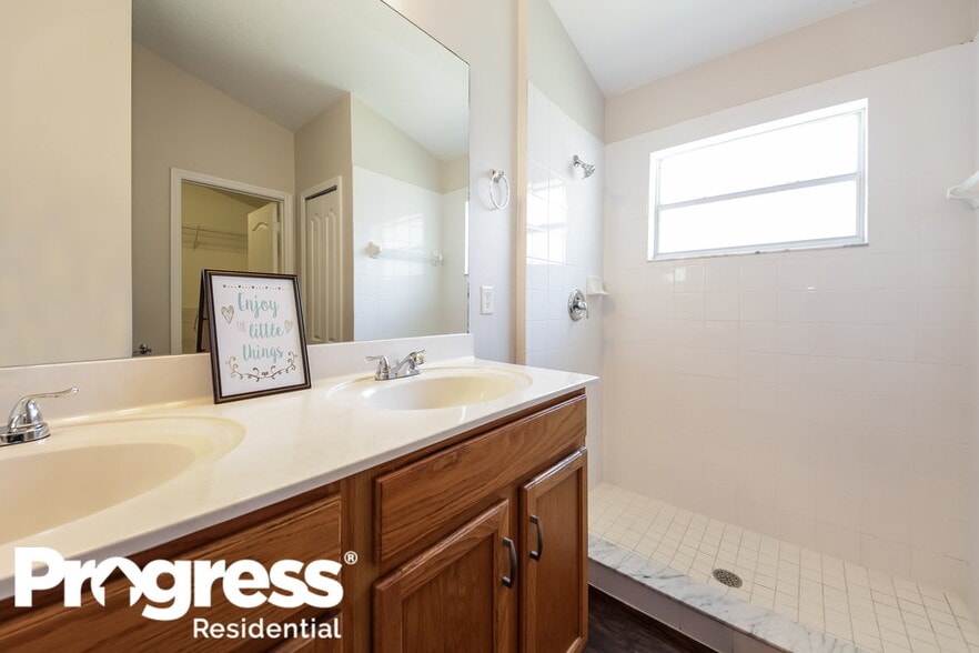 Building Photo - 92 Pine Forest Pl