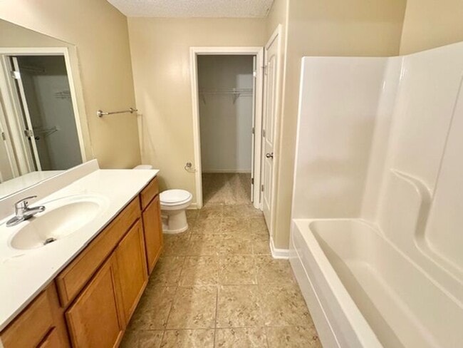 Building Photo - Move In Special! Check Out This 3 Bedroom ...