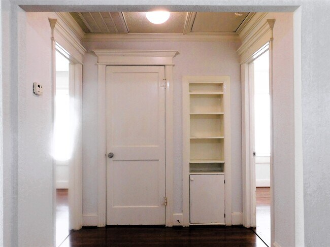Building Photo - 124 N Estelle St