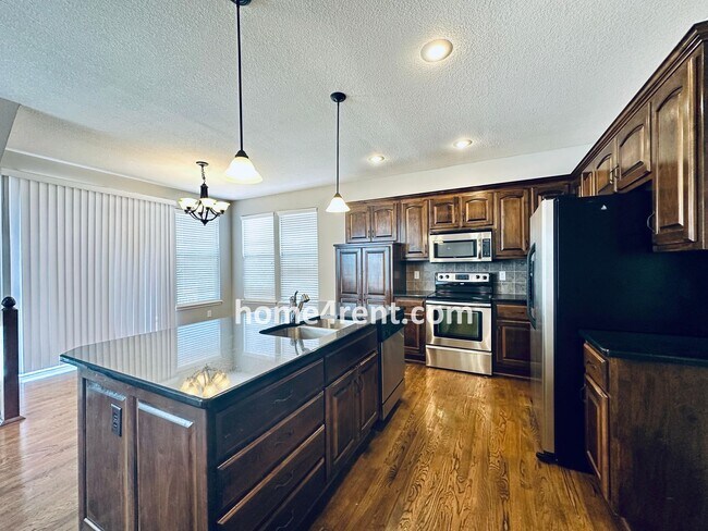 Building Photo - Gorgeous Olathe, 5 BR Home w/ Wood floors,...