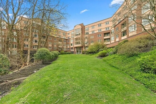 Building Photo - 1 Watermill Pl