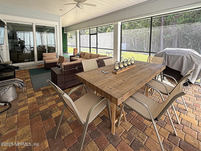 Building Photo - 2866 Montilla Dr