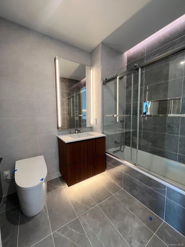 Building Photo - 35-32 Leavitt St