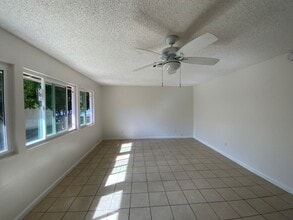 Building Photo - 3bd/2ba Duplex! - Hemet, CA