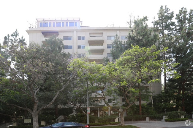Building Photo - Beverly Oakhurst Apartments