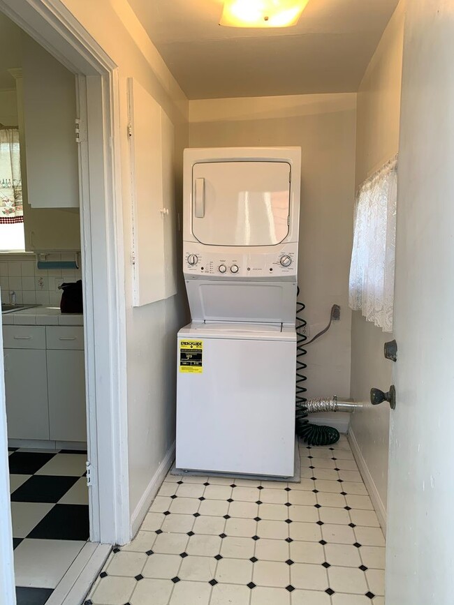 Building Photo - Corner Home in Daly City's Bayshore District