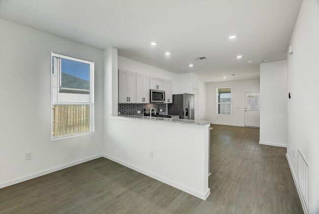 Building Photo - 519 Louis Ln