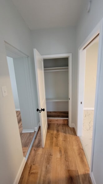 Building Photo - 5539 Holly Hills Ave