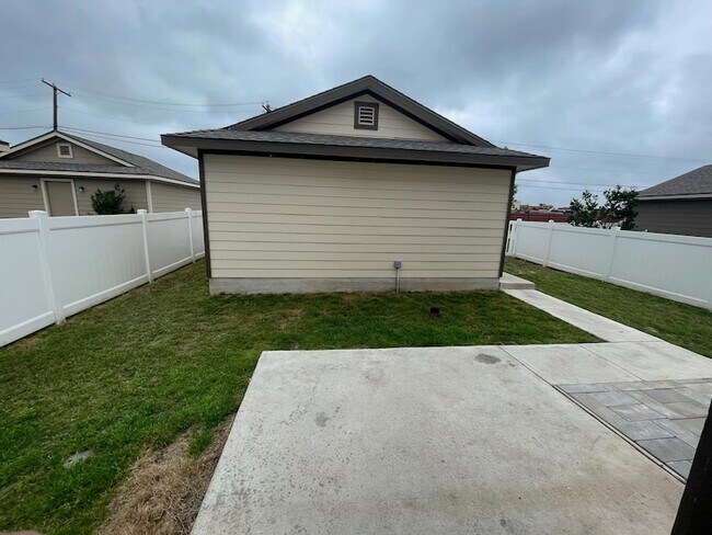 Building Photo - 108 Cane River Rd
