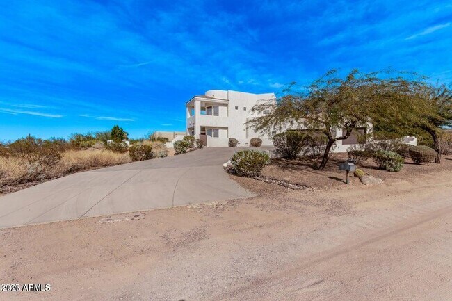 Building Photo - 8158 E Plymouth