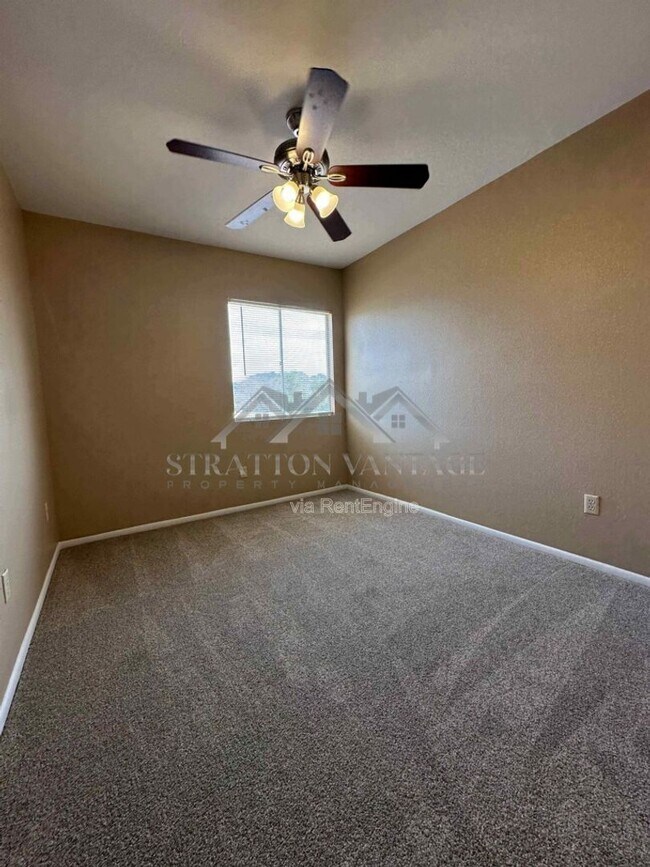 Building Photo - 10203 N 7th Pl