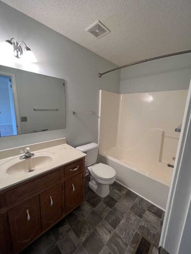 Building Photo - 185 Monarch Ln