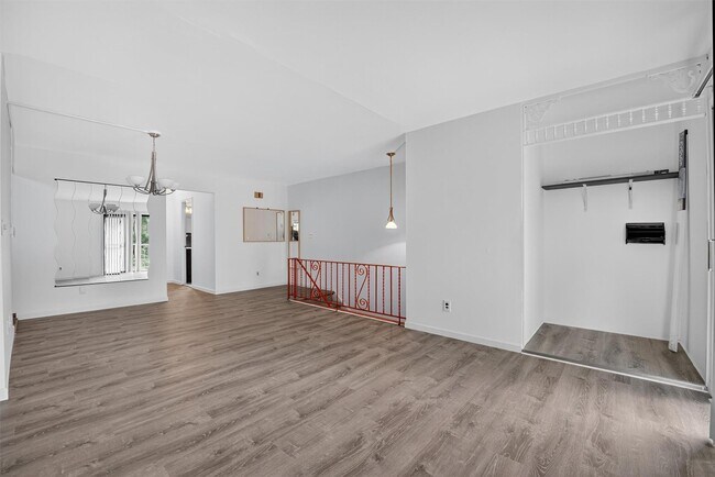 Building Photo - 424 Carpenter Ave
