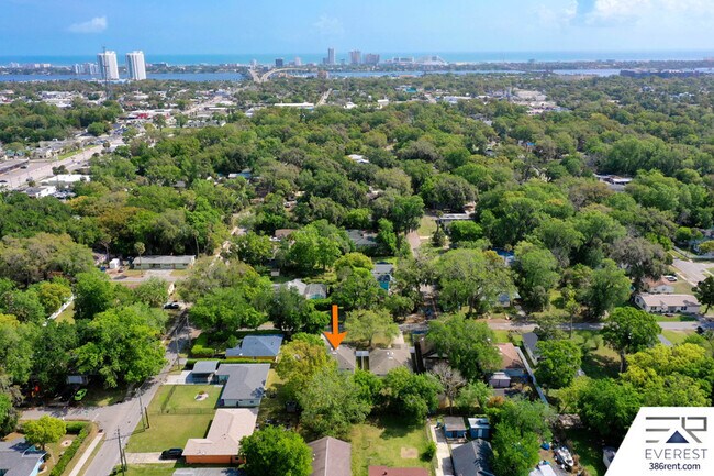 Building Photo - 734 Flora St