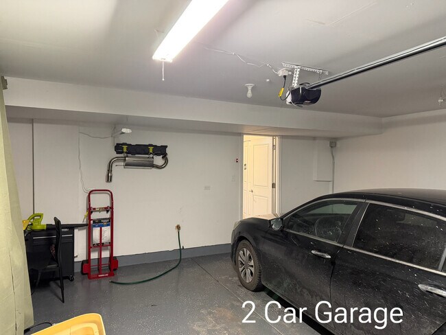 Building Photo - 522 Wolverine Dr