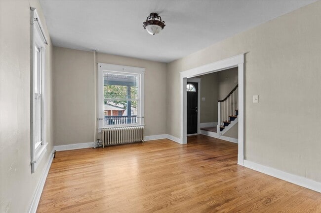 Building Photo - 420 Center St