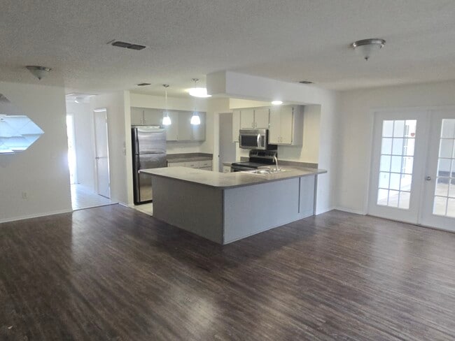 Building Photo - 9808 Glen Moor Ln