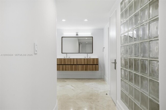 Building Photo - 600 Grapetree Dr