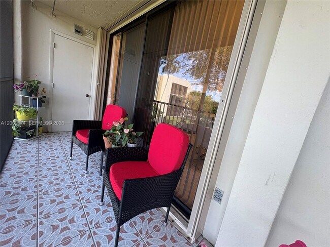 Building Photo - 8025 SW 107th Ave