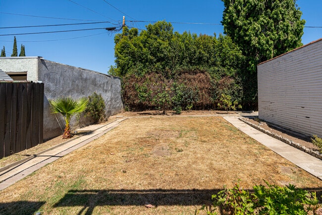 Building Photo - 1316 N Mariposa Ave