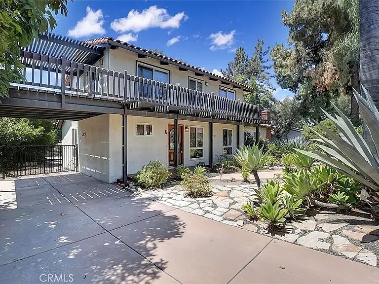 Front Yard View - 576 Blaisdell Dr