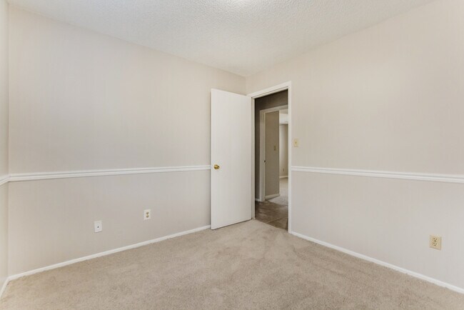 Building Photo - 213 Moonbeam Rd