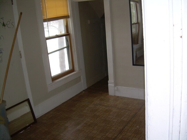 Building Photo - 1331 5th Ave
