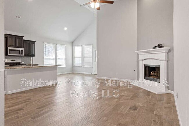 Building Photo - 821 Falcon Rd