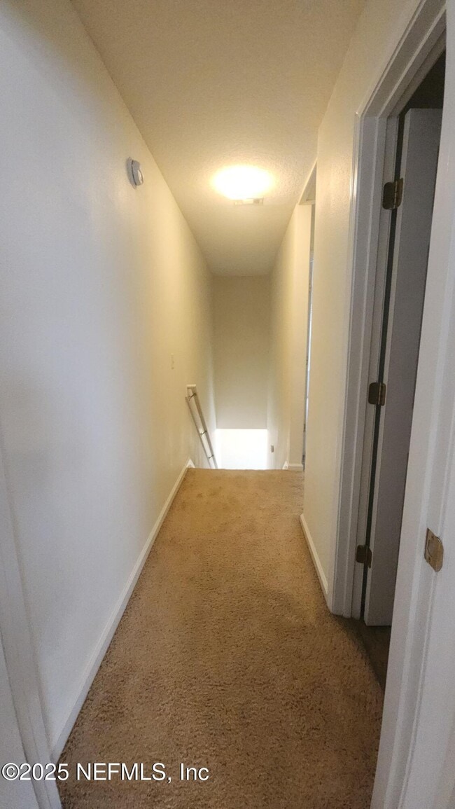 Building Photo - 607 Scrub Jay Dr